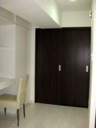 清潔感のある真っ白な壁面収納にリフォーム 清潔感のある真っ白な壁面収納にリフォーム